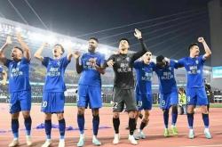 1xbet体育链接-比赛中出现紧急情况，球员迅速做出决策