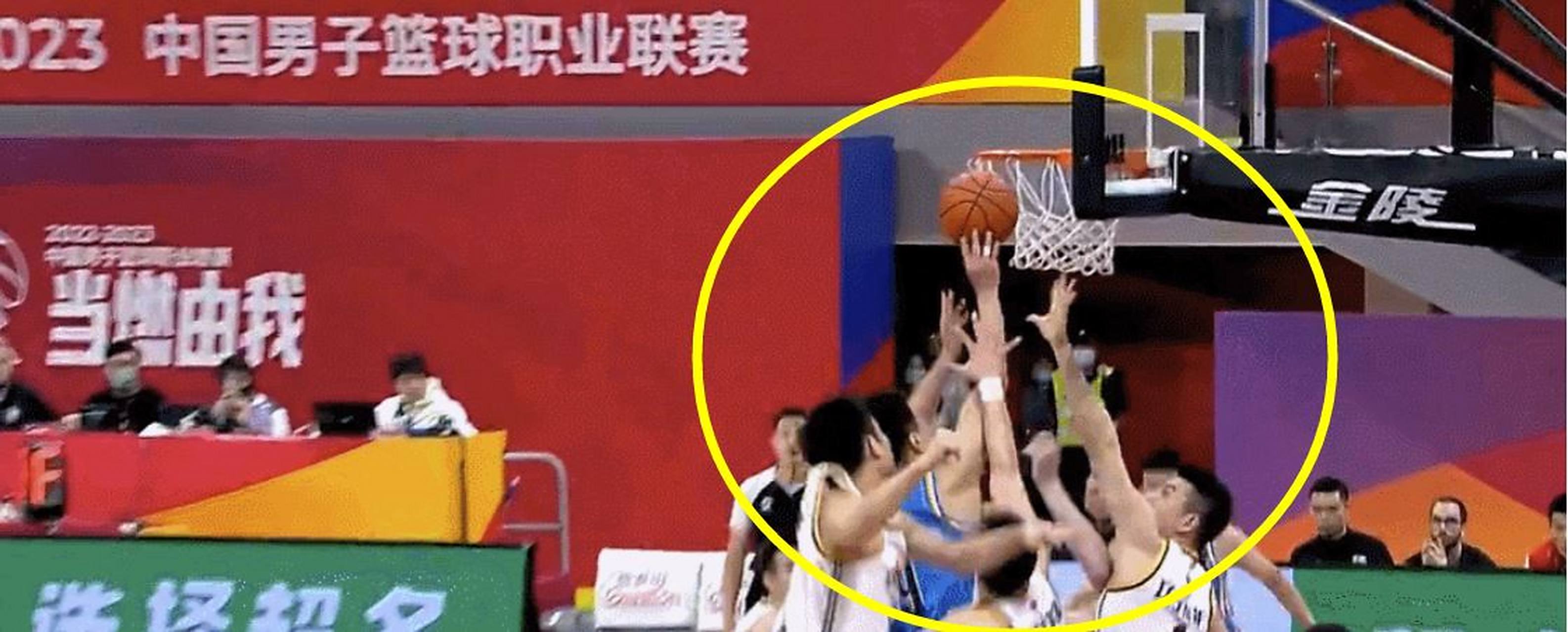 在吉林队赛场上演CBA季后赛，碾压，引发弹幕炸裂的简单介绍