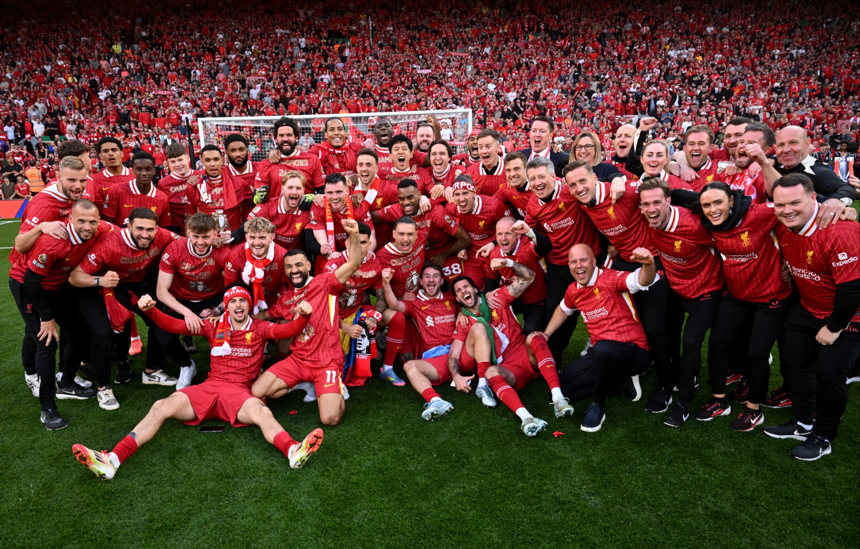 球员们为了球队荣誉拼尽全力 球员们为了球队荣誉拼尽全力