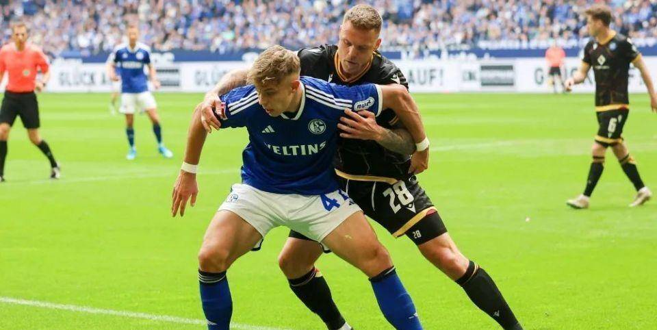 包含凯泽斯劳滕队为赢得比赛而拼搏的词条 包含凯泽斯劳滕队为赢得比赛而拼搏的词条