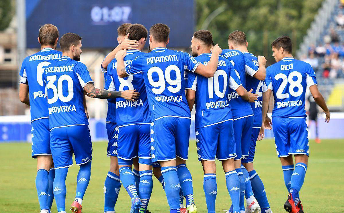 伯明翰城主场苦战，险胜对手