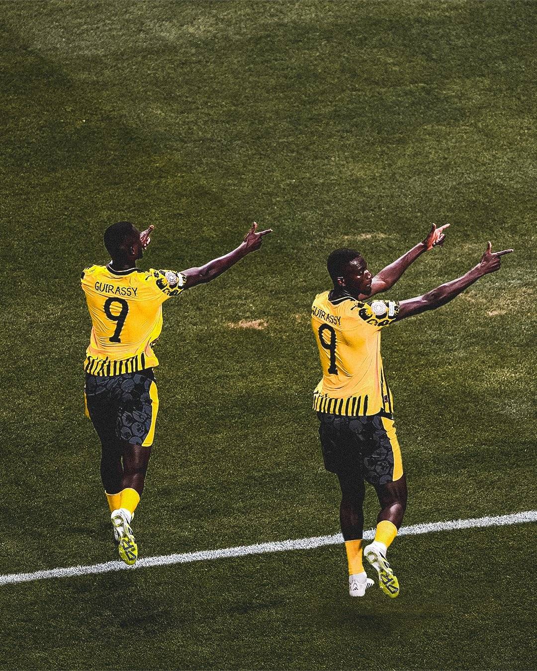 包含球场上的豪门之争，谁才是最终的胜者？的词条