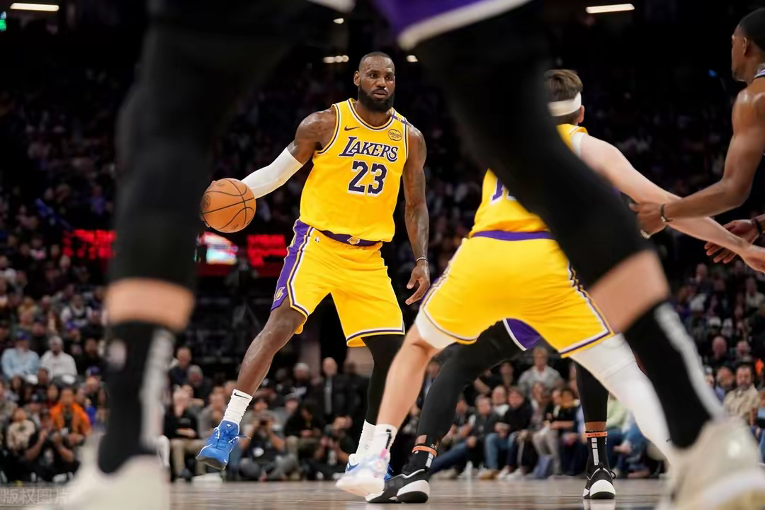 双方激战下,湖人队惊险晋级 双方激战下,湖人队惊险晋级