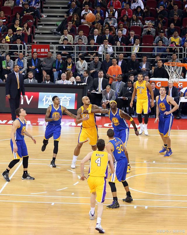 双方激战下,湖人队惊险晋级 双方激战下,湖人队惊险晋级
