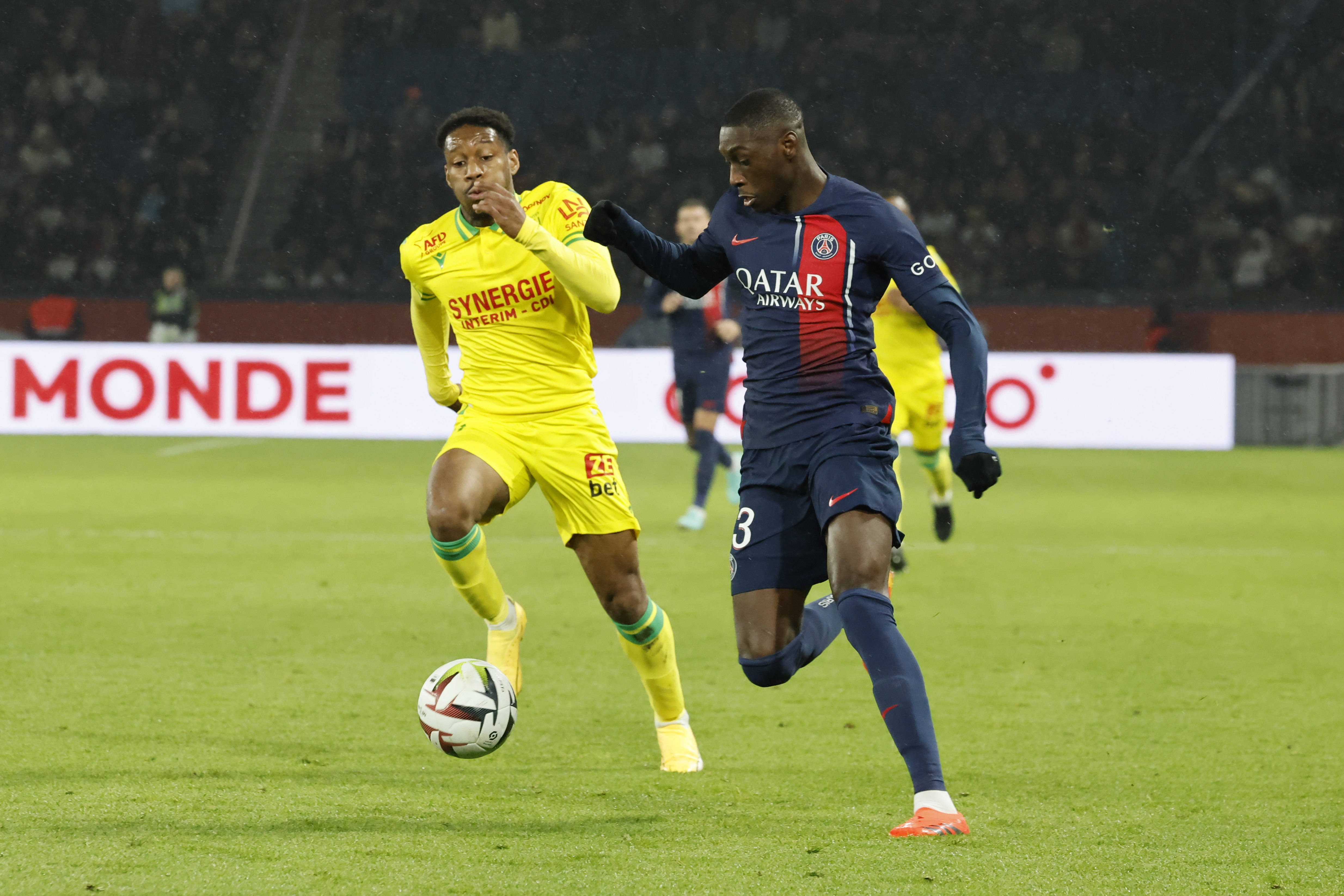 里尔客场逆转马赛,赢得法甲联赛关键胜利! 里尔客场逆转马赛,赢得法甲联赛关键胜利!