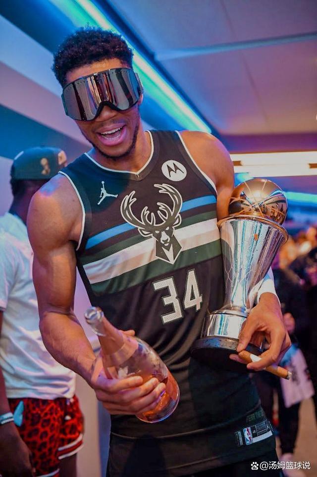 雄鹿力克太阳,豪取比赛胜利 雄鹿力克太阳,豪取比赛胜利