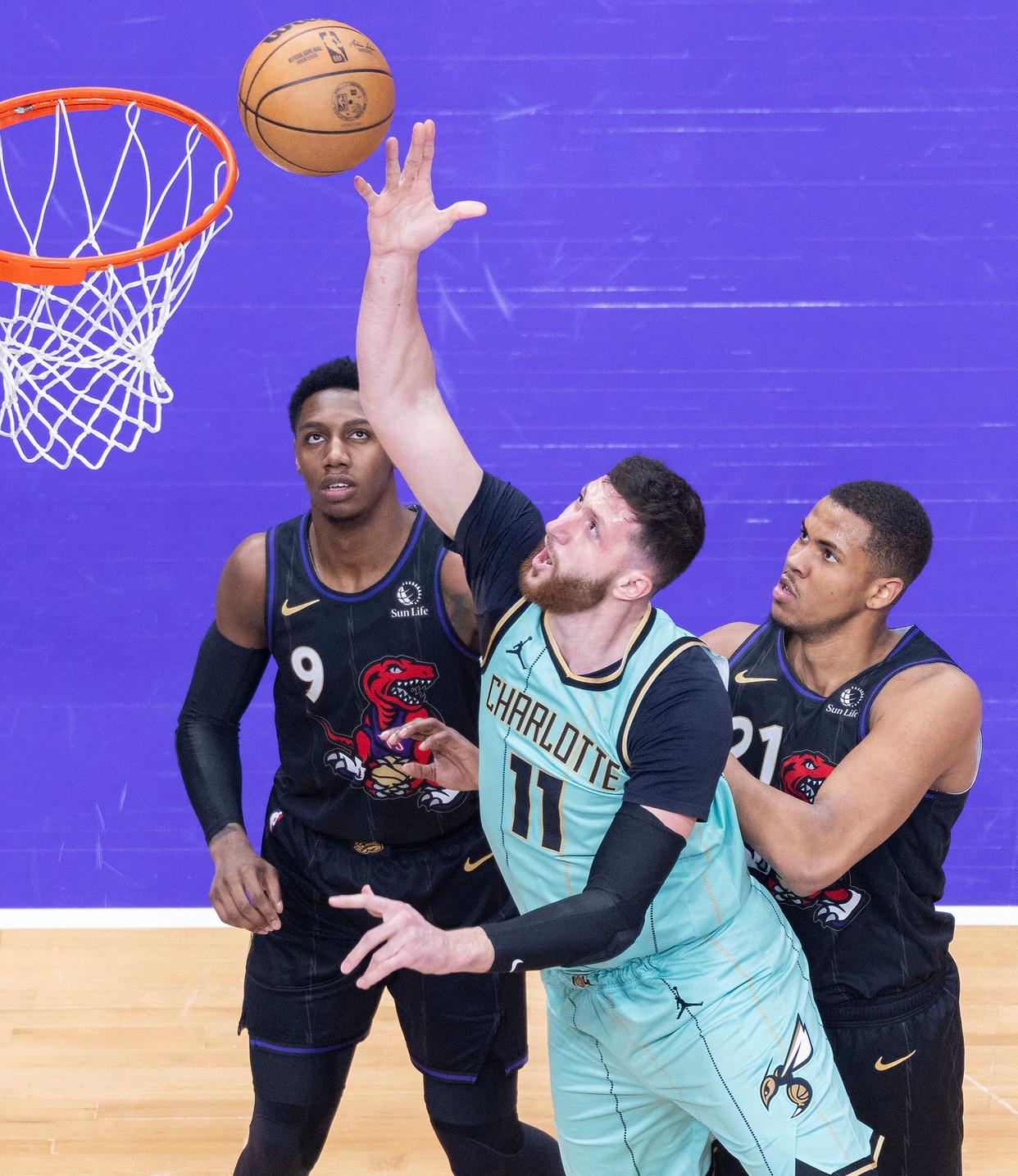 猛龙主场大胜活塞，取得两连胜