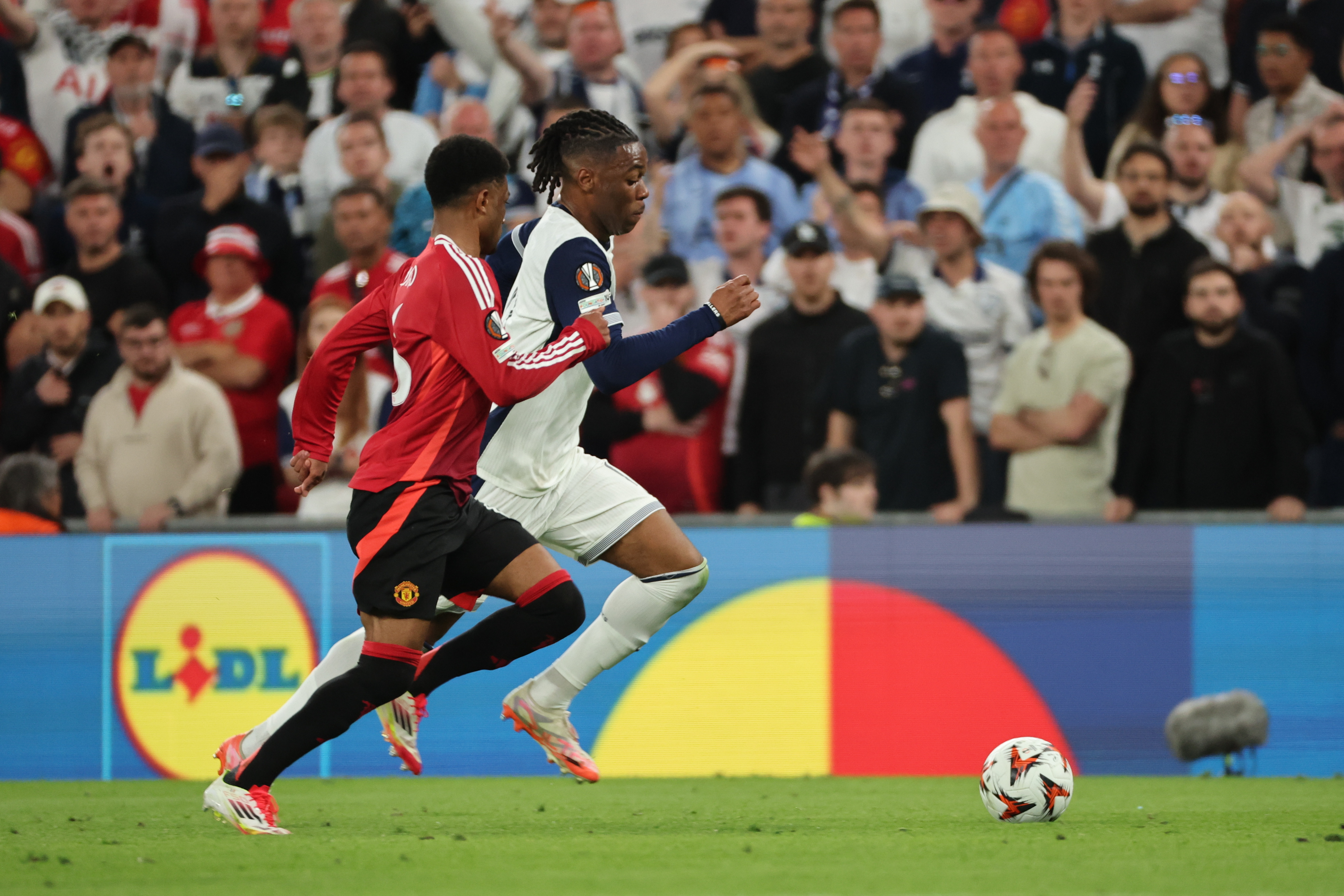 关于托特纳姆热刺客场大胜，连胜状态不断延续的信息