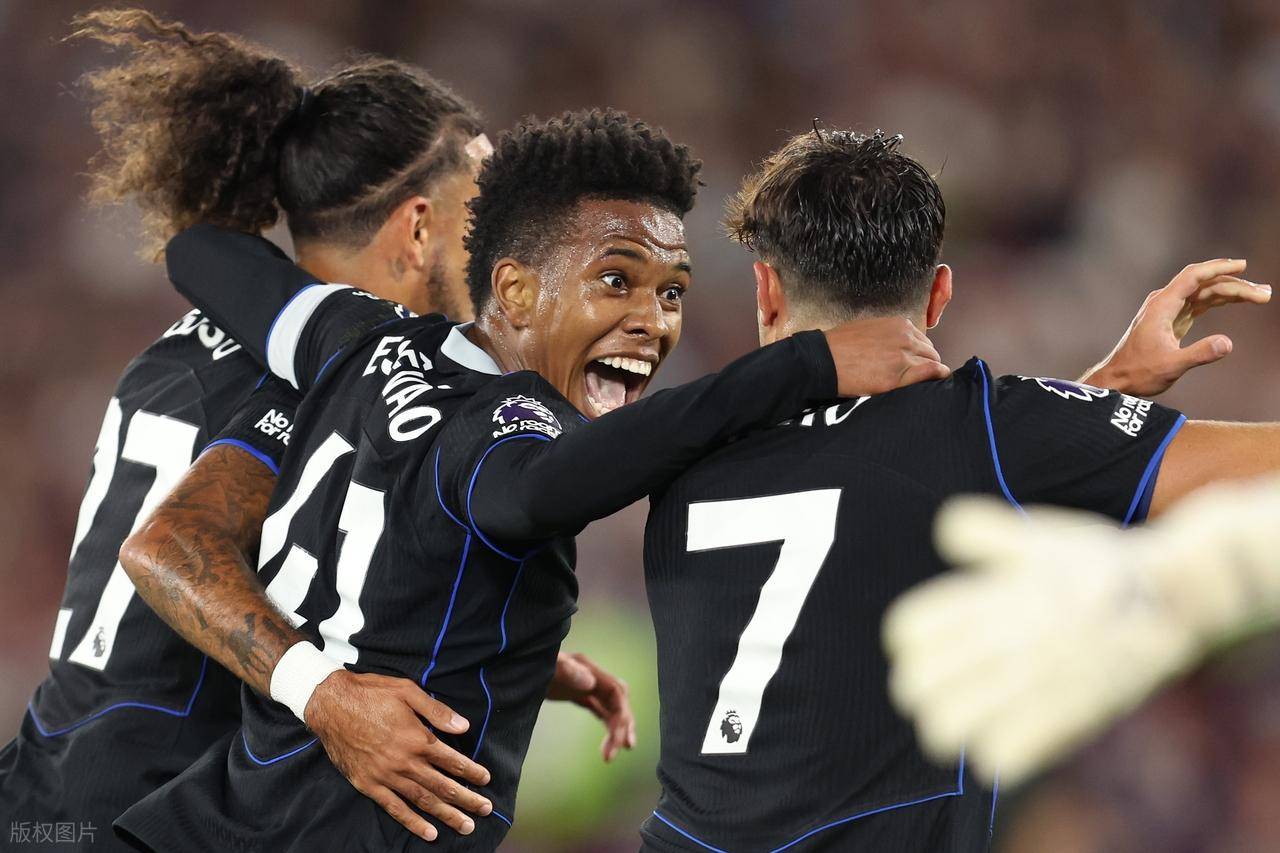 切尔西豪取连胜，反超对手登顶英超积分榜