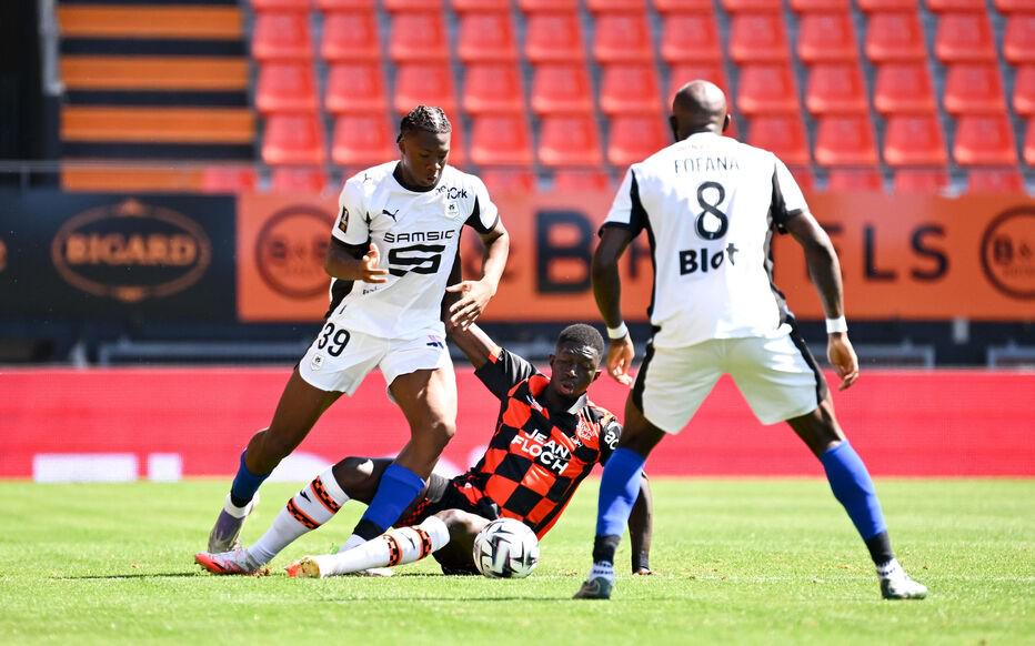 里昂客场对阵雷恩，球队实力相当