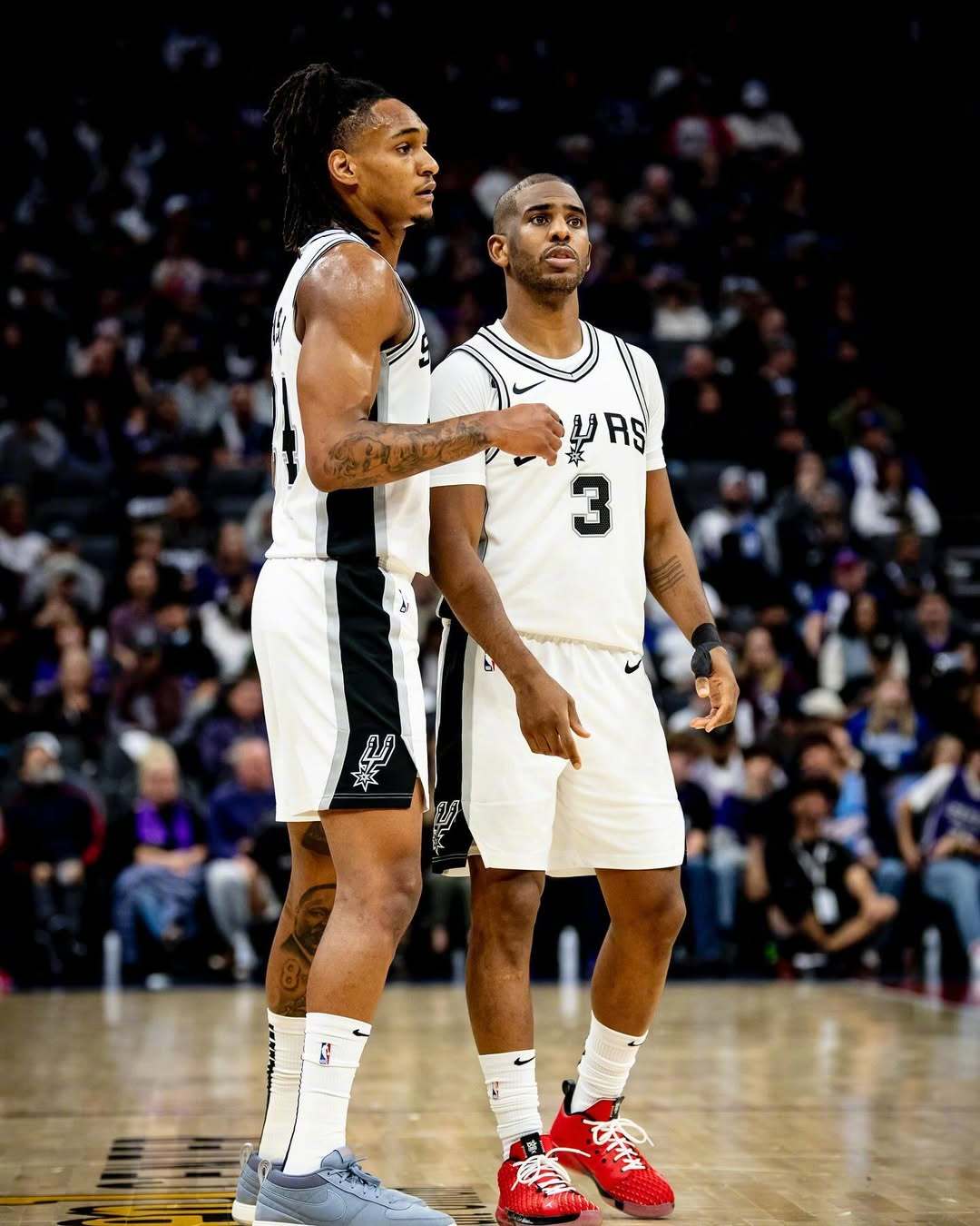 雄鹿轮换阵容，终结马刺连胜