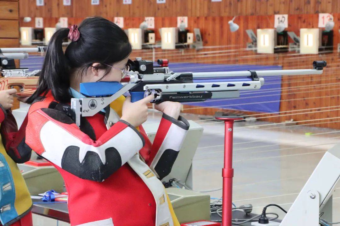 关于射击比赛紧张刺激，高手较量的信息