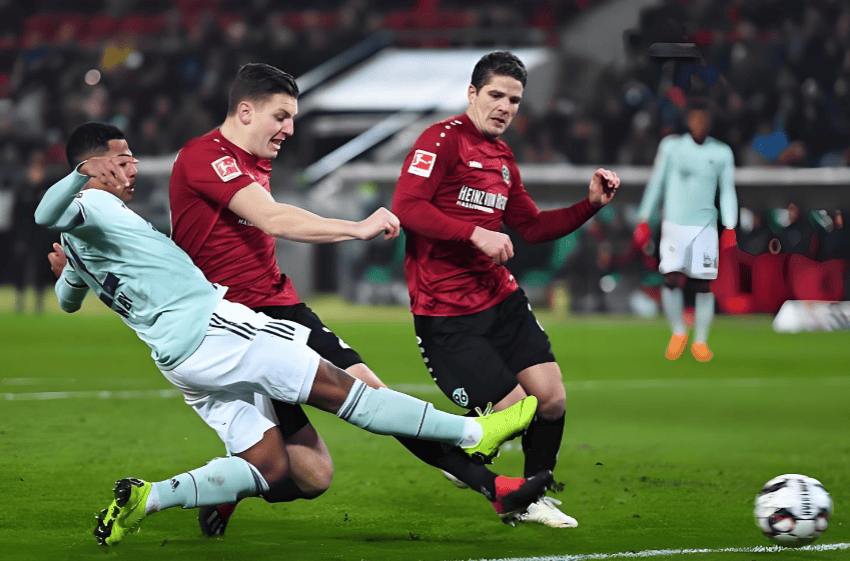 关于卡利亚里中场球员状态神勇，成队内关键人物的信息